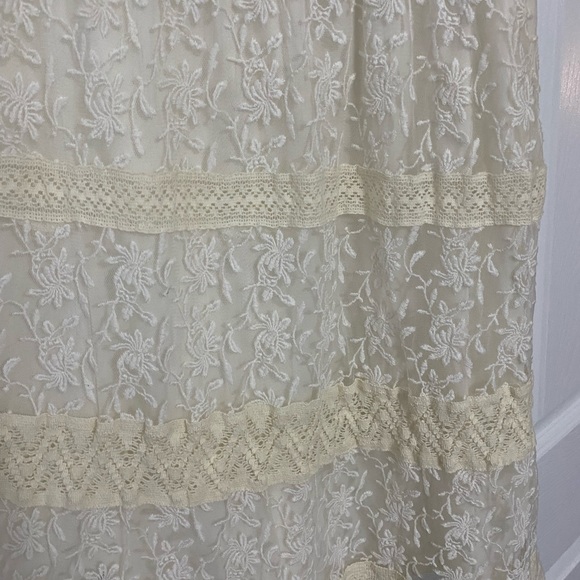 Off white halter lace detail dress - Picture 3 of 4